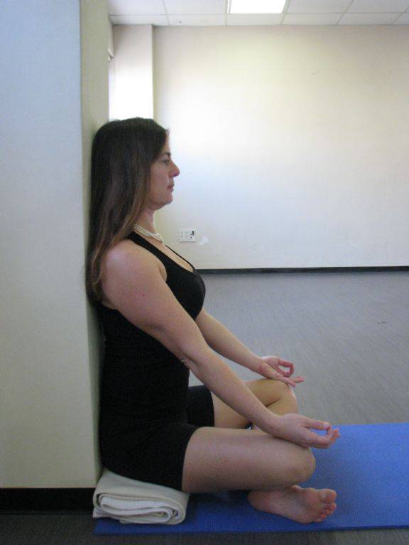 ישיבה מזרחית – Sukhasana 