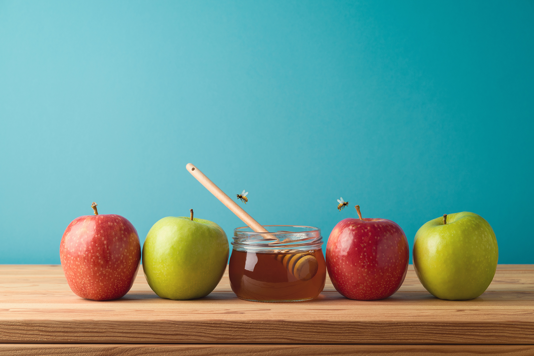 דבורים תפוחים ודבש - תפוח בדבש לשנה טובה ומתוקה