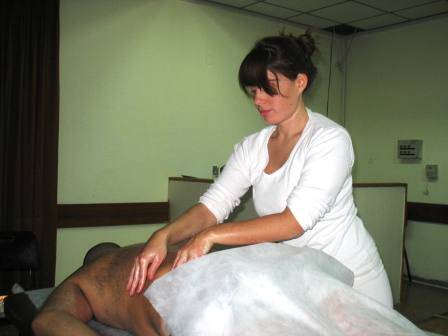 התנדבות המגמה לאיורוודה בטיפולי עיסוי לכבאים