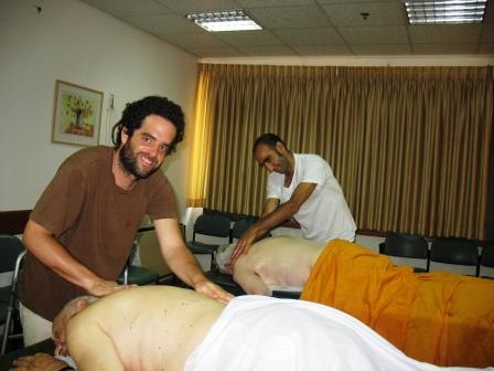 הסטודנטים לאיורוודה התנדבו במרכז יום לקשיש