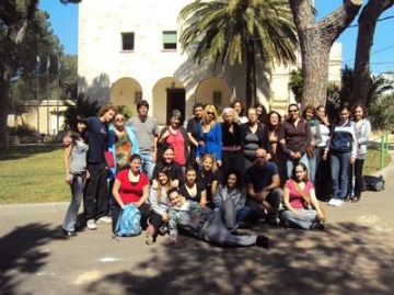 סטודנטים בתרפיות המגע טיפלו בסגל מעון לנשים מוכות